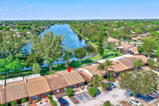 Building Photo - 2250 Buttonwood Ave