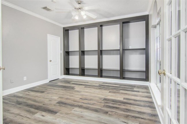 Building Photo - 2117 Enchanted Lake Dr