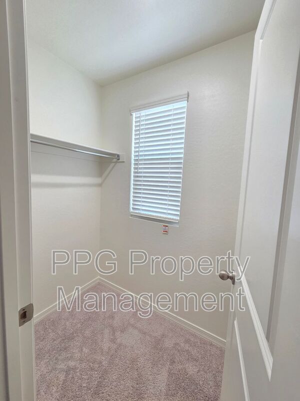 Building Photo - 20124 W Palo Verde Dr