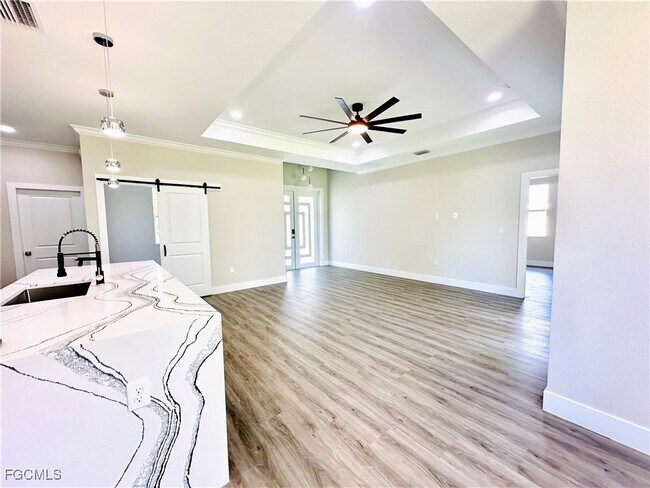 Building Photo - 771 Gaylord Ave S