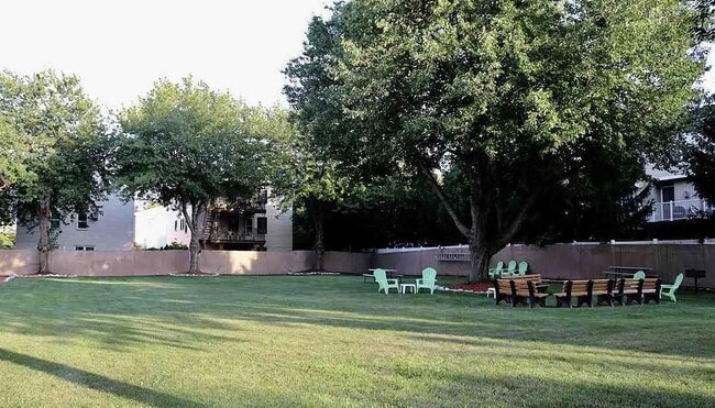 Building Photo - 16 N End Dr