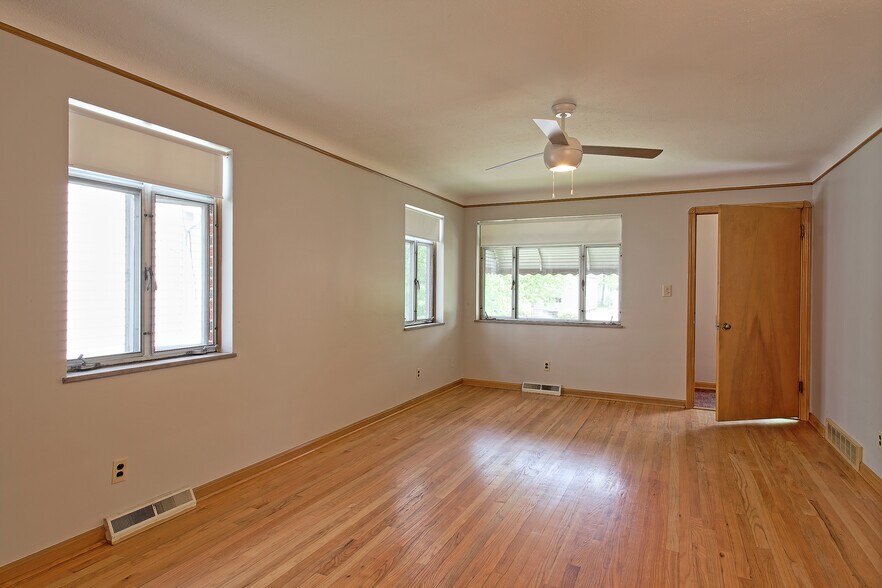 Building Photo - 2186 Chesterland Ave