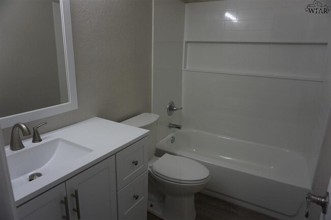 Building Photo - 1112 Lisa Ln