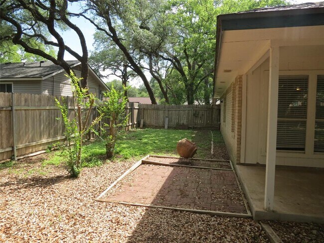 Building Photo - 1503 Serene Oaks Dr