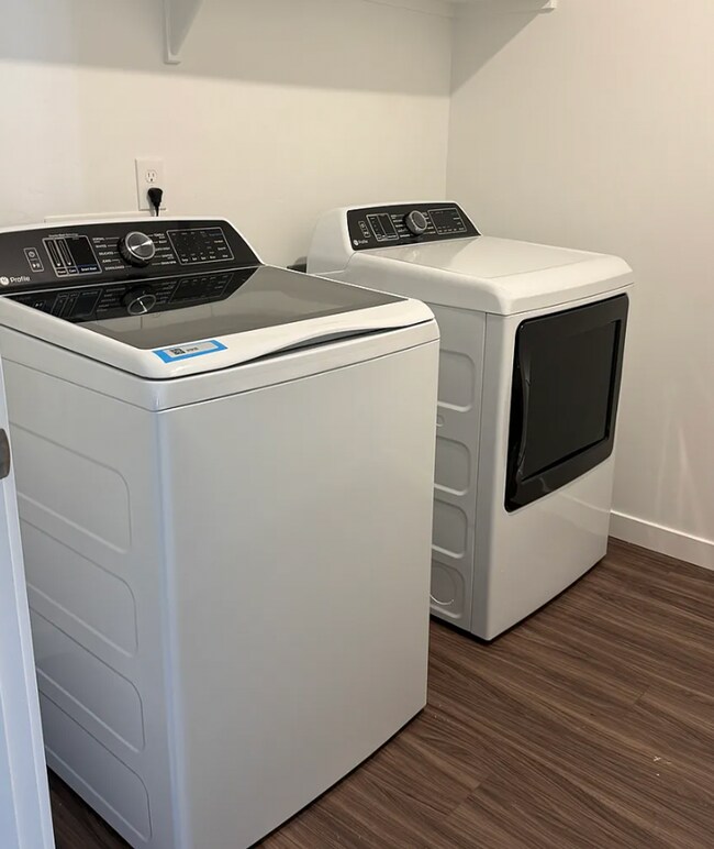 Building Photo - Brand New, Move-In Ready Townhome in Eagle!