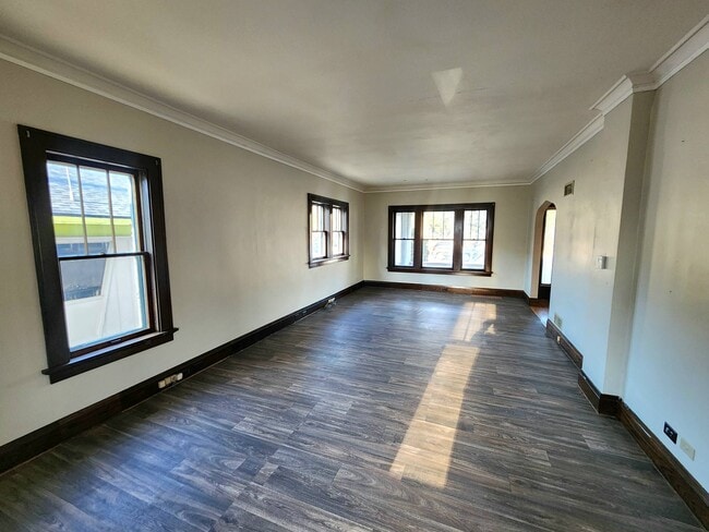 Building Photo - 1718 Grand Ave