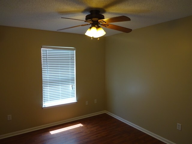 Building Photo - 1643 Hawkins Cove Dr E