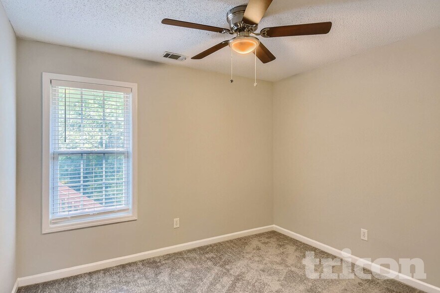 Building Photo - 1309 Vine Cir