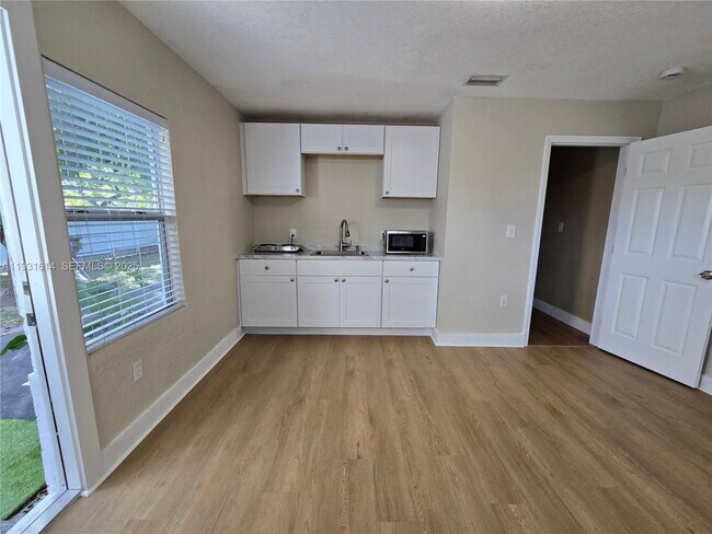 Building Photo - 13340 NE 16th Ave