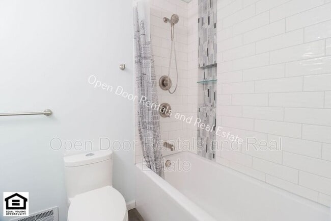 Building Photo - 8218 Fountainhead Dr