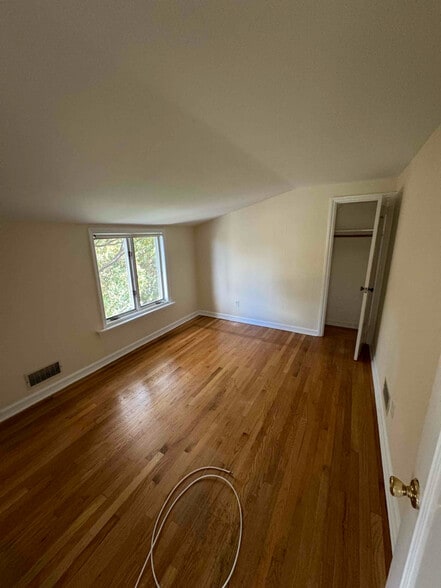 Building Photo - 468 Lincoln Ave