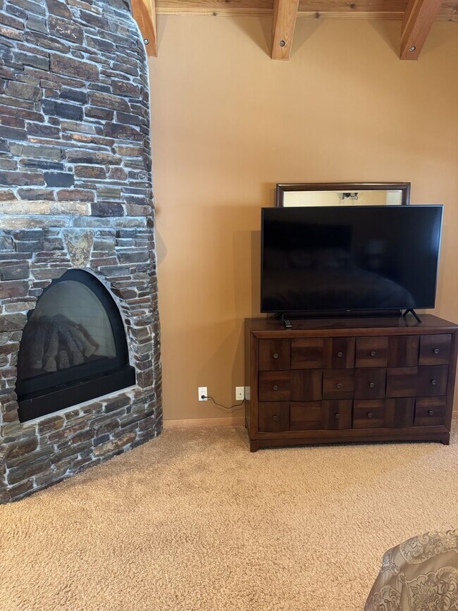 Building Photo - Luxury 5-Bedroom, 6-Bathroom Mountain Retreat – Hot Tub, Fireplaces, & More!