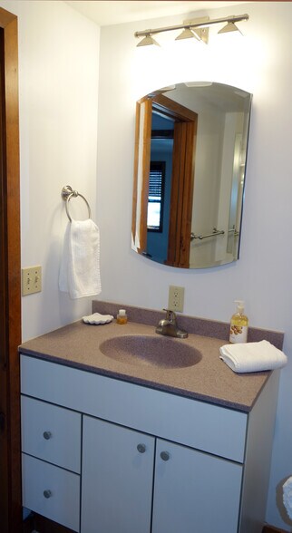 Building Photo - 33 River Front Dr