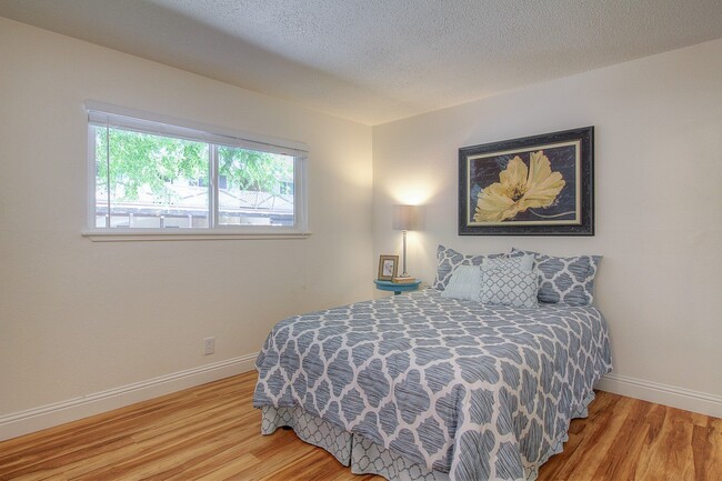 Building Photo - 871 Sonoma Ave