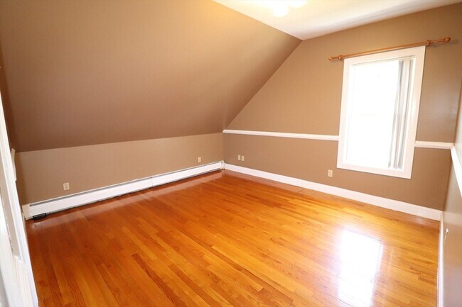 Building Photo - 484 Walnut St