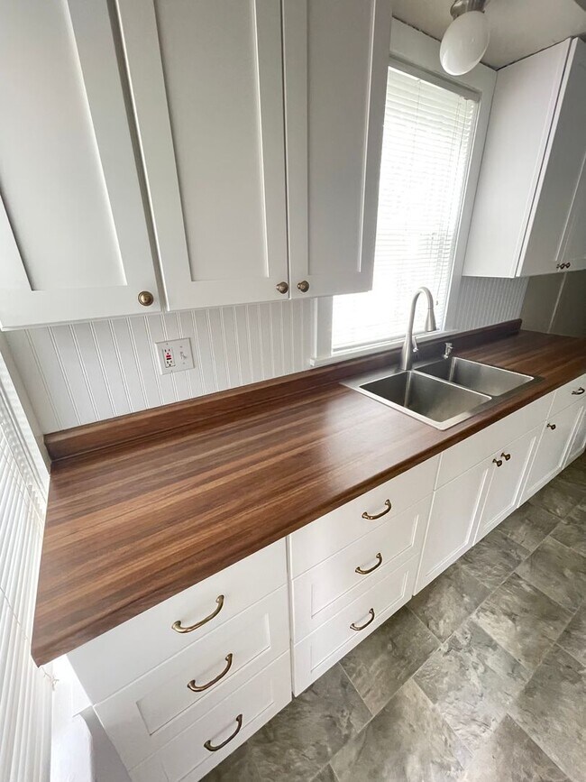 Building Photo - AVAILABLE NOW - 2 Bedroom, 1 Bath Brand ne...