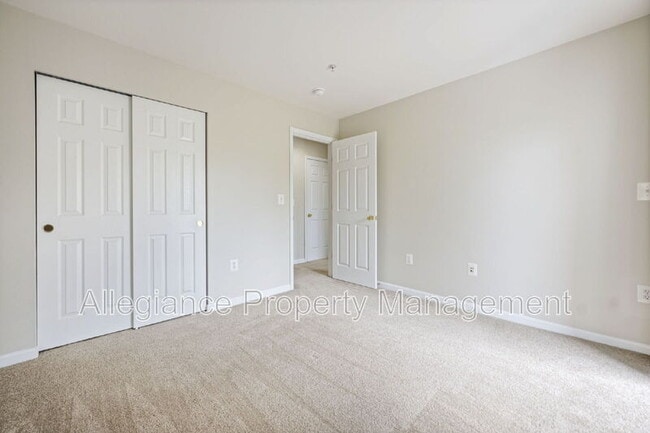 Building Photo - 15555 John Diskin Cir