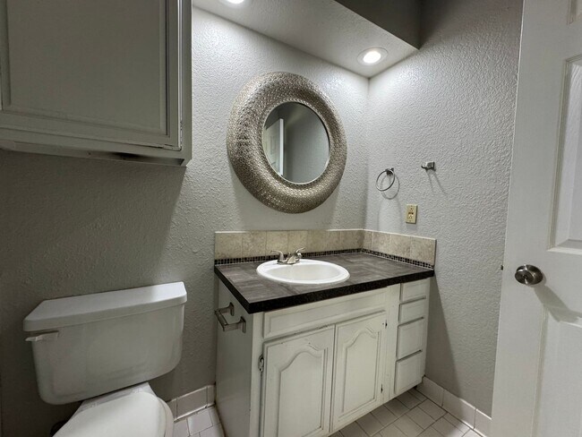Building Photo - Broken Arrow - 3 bedroom 2 bath!!