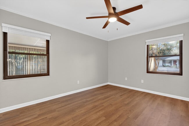 Building Photo - 420 Paradise Rd