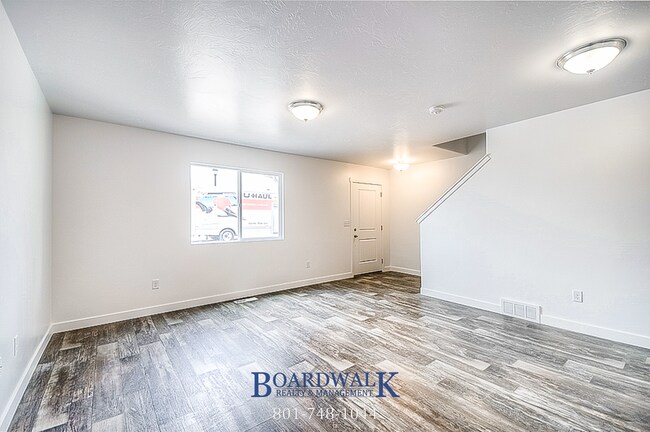 Building Photo - Beautiful 3 Bed 2 Bath Herriman Townhome!