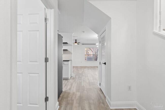 Building Photo - 707 Majestic Dr