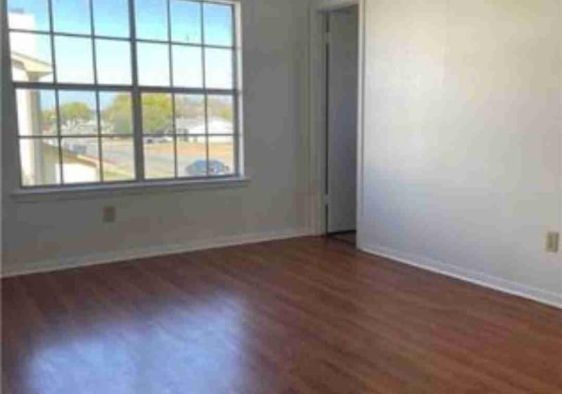 Building Photo - 1805 Cedarhill Dr