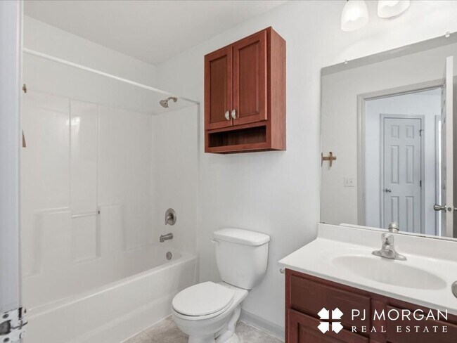 Building Photo - 19378 V St