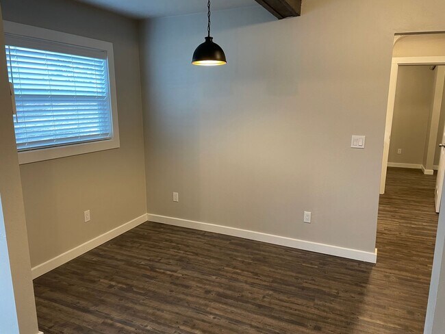 Building Photo - EICB1055