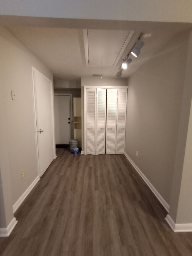 Building Photo - 1 Bedroom 1 Bath Cottage home in Deland fo...