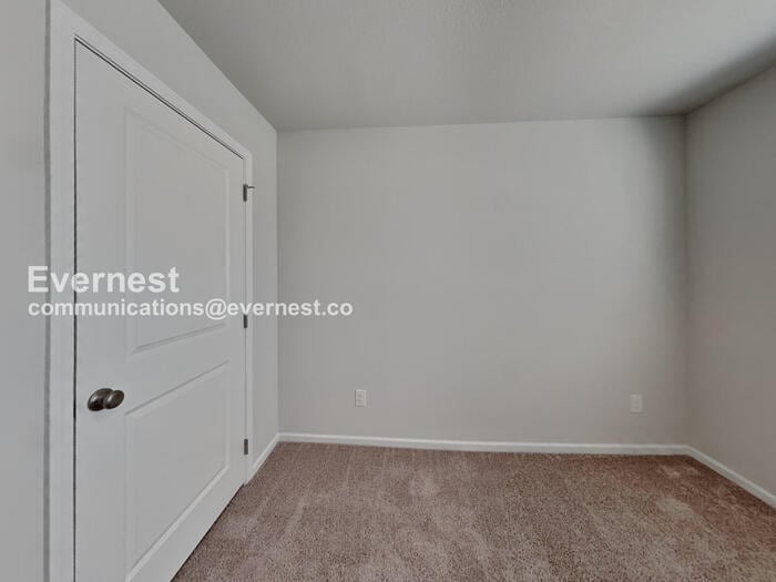 Building Photo - 4233 Park Ave