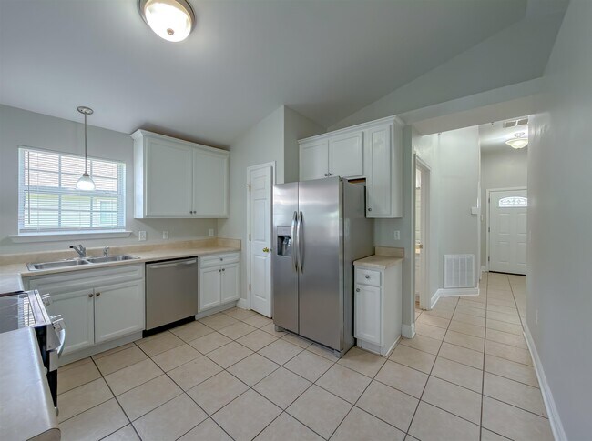 Building Photo - 3363 Golden Rain Dr