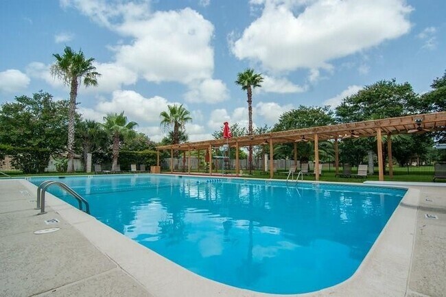 Building Photo - 2110 Whiteback Dr