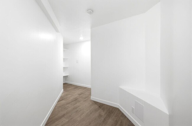 Building Photo - Waters Edge Townhome