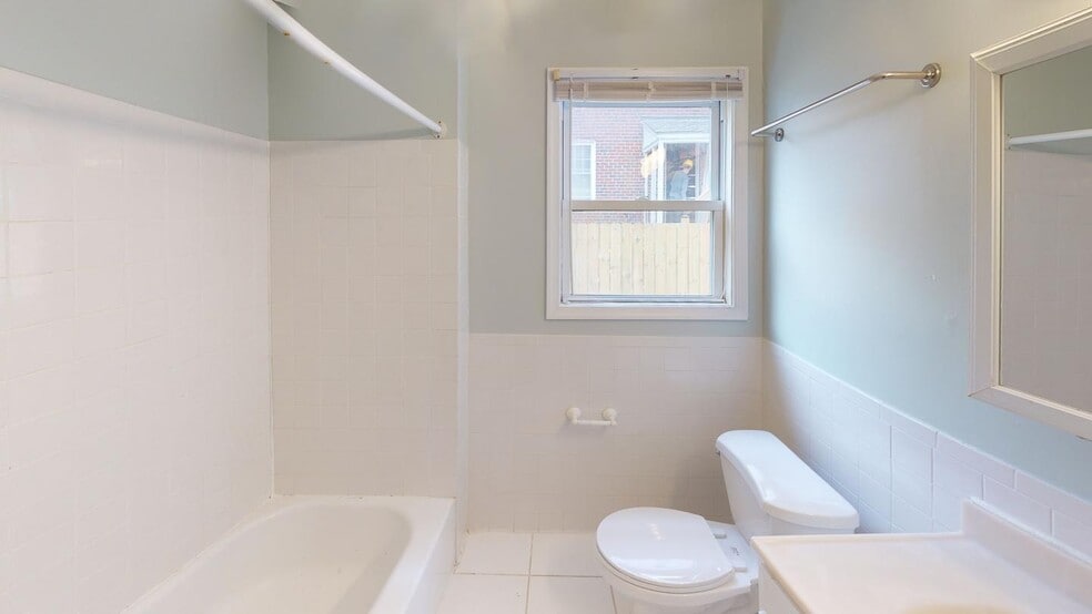 Building Photo - 809 Thayer Ave