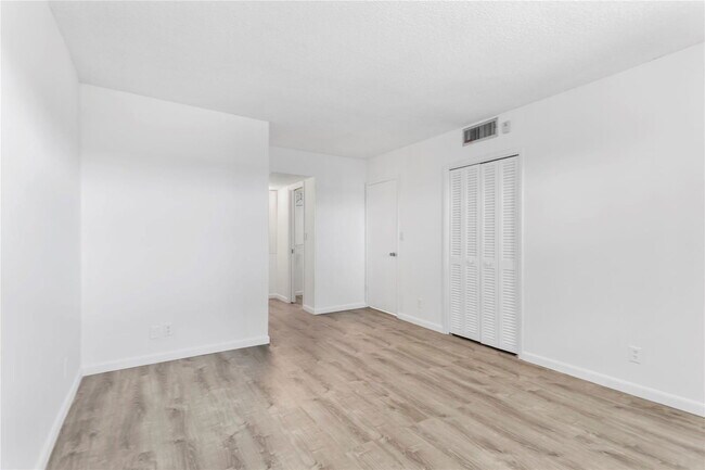 Building Photo - 2671 S Course Dr