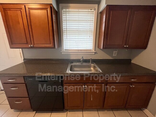 Building Photo - 1215 Mt Moriah Rd