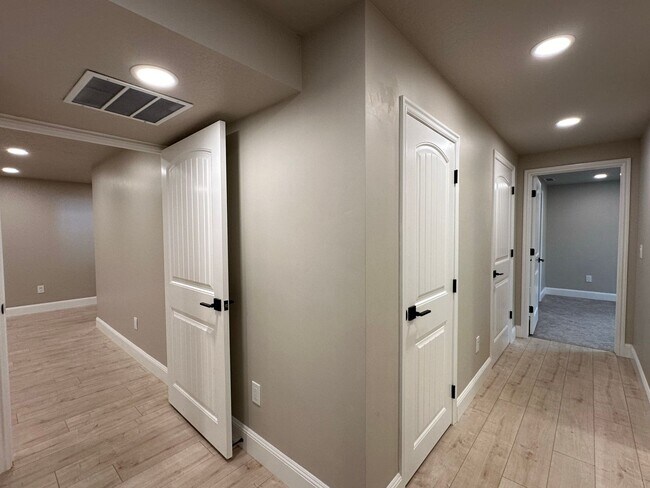 Building Photo - Single Family Home on Ranches Golf Course ...