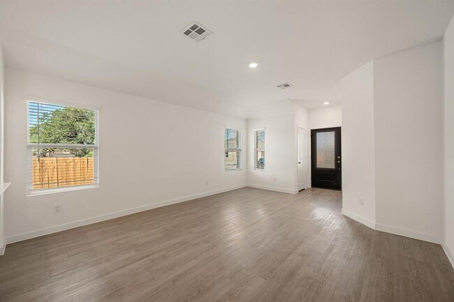 Building Photo - 1407 Hermosa Gdns