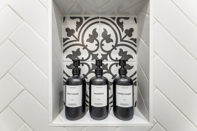 Building Photo - 1400 N Orange Dr