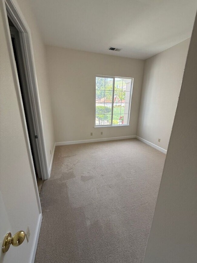 Building Photo - 48401 Costa Mesa Terrace