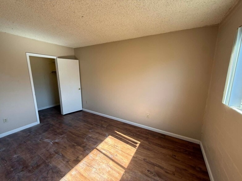 Building Photo - 1518 E Hedrick Dr
