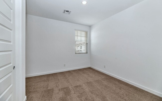 Building Photo - 9918 E Texas Ave