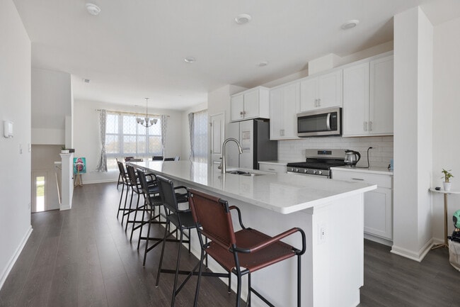 Building Photo - 2251 Parkside Dr