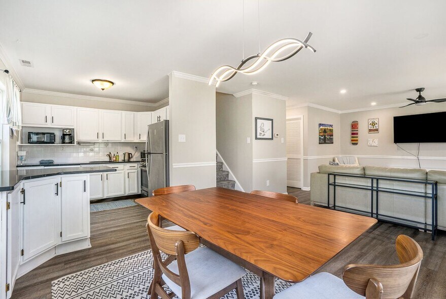 Building Photo - 5905 Drawbridge Ct