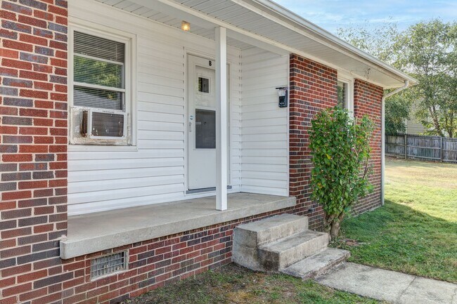 Building Photo - 508 Mayflower Dr