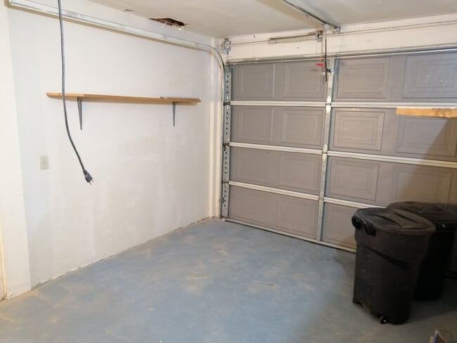 Building Photo - 594 Rose Ln