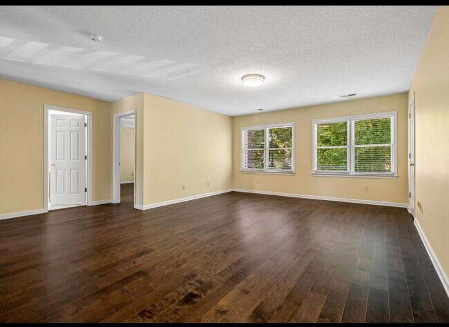 Building Photo - 2033 W Houston Way