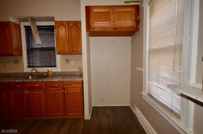 Building Photo - 899 S 18th St