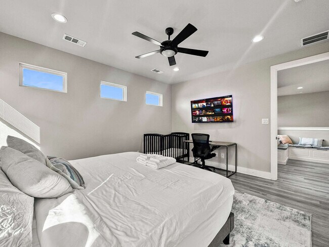 Building Photo - 2408 Pennsylvania Ave