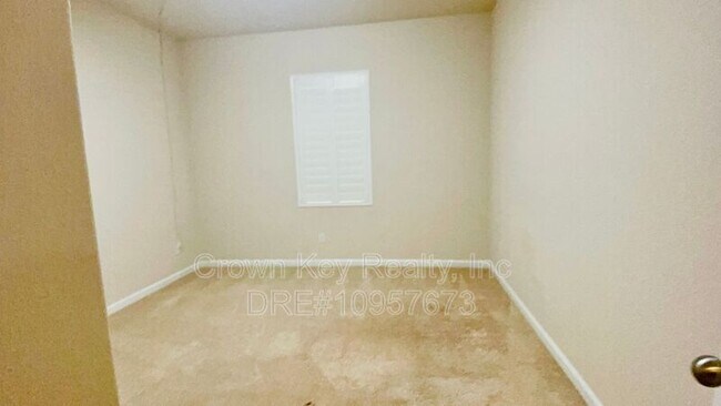 Building Photo - 611 W Strauss Dr